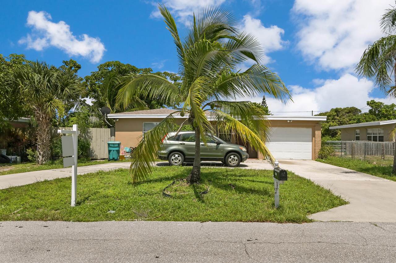 1615 3rd Court - Photo 1