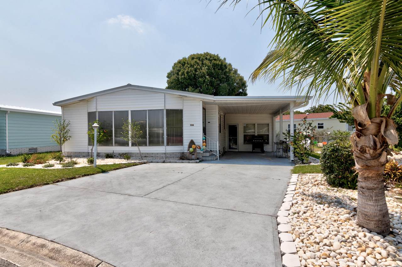 704 Silverthorn Court - Photo 1