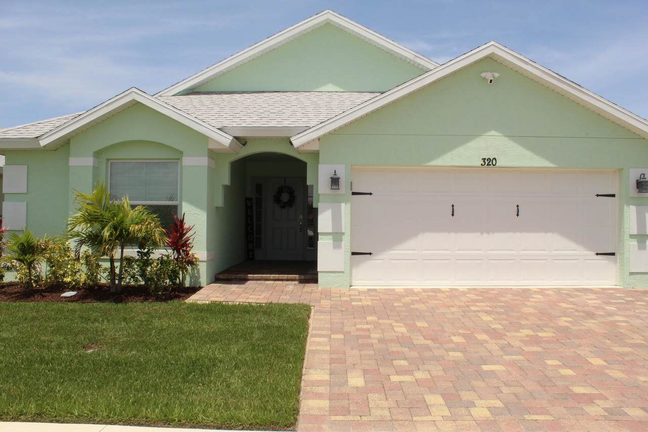 320 Palm Breezes Drive - Photo 1