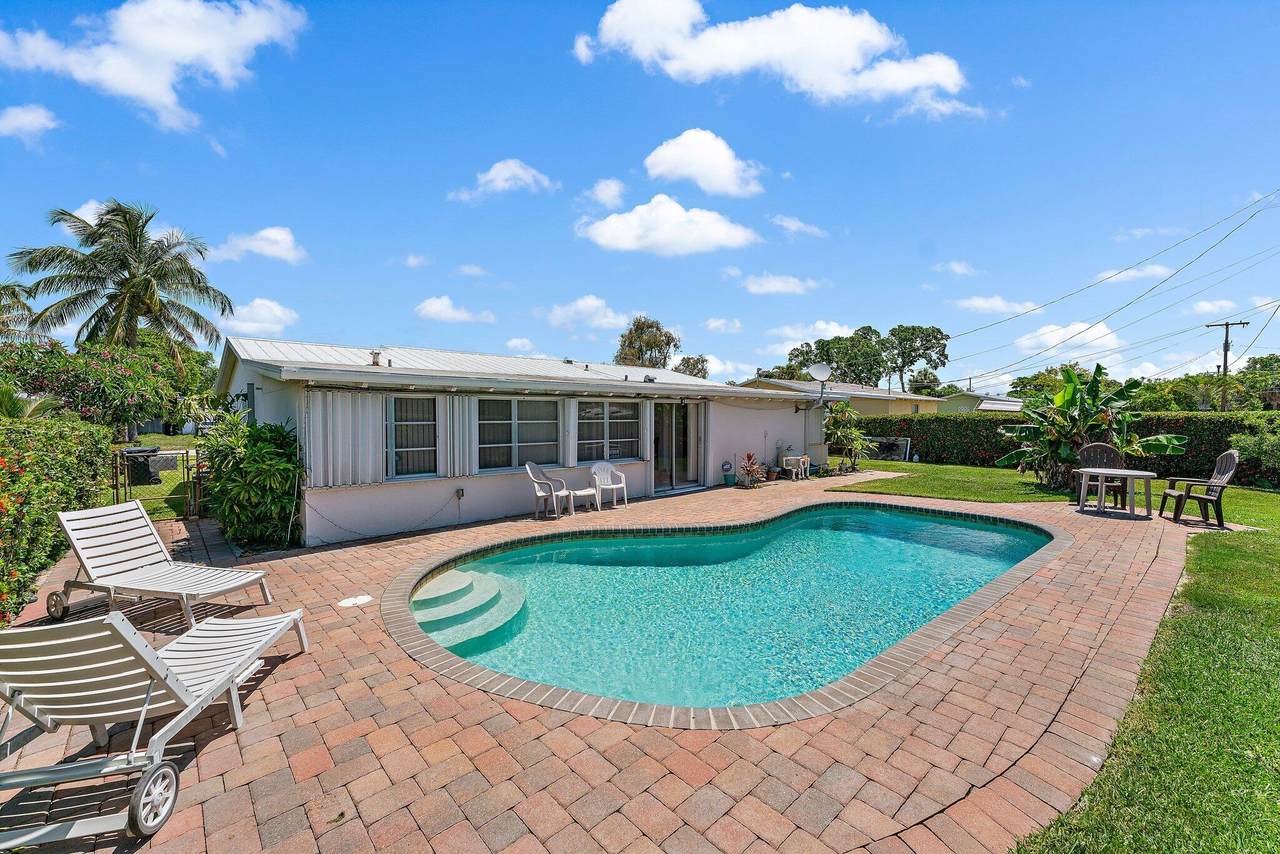 738 Hawthorne Drive - Photo 1