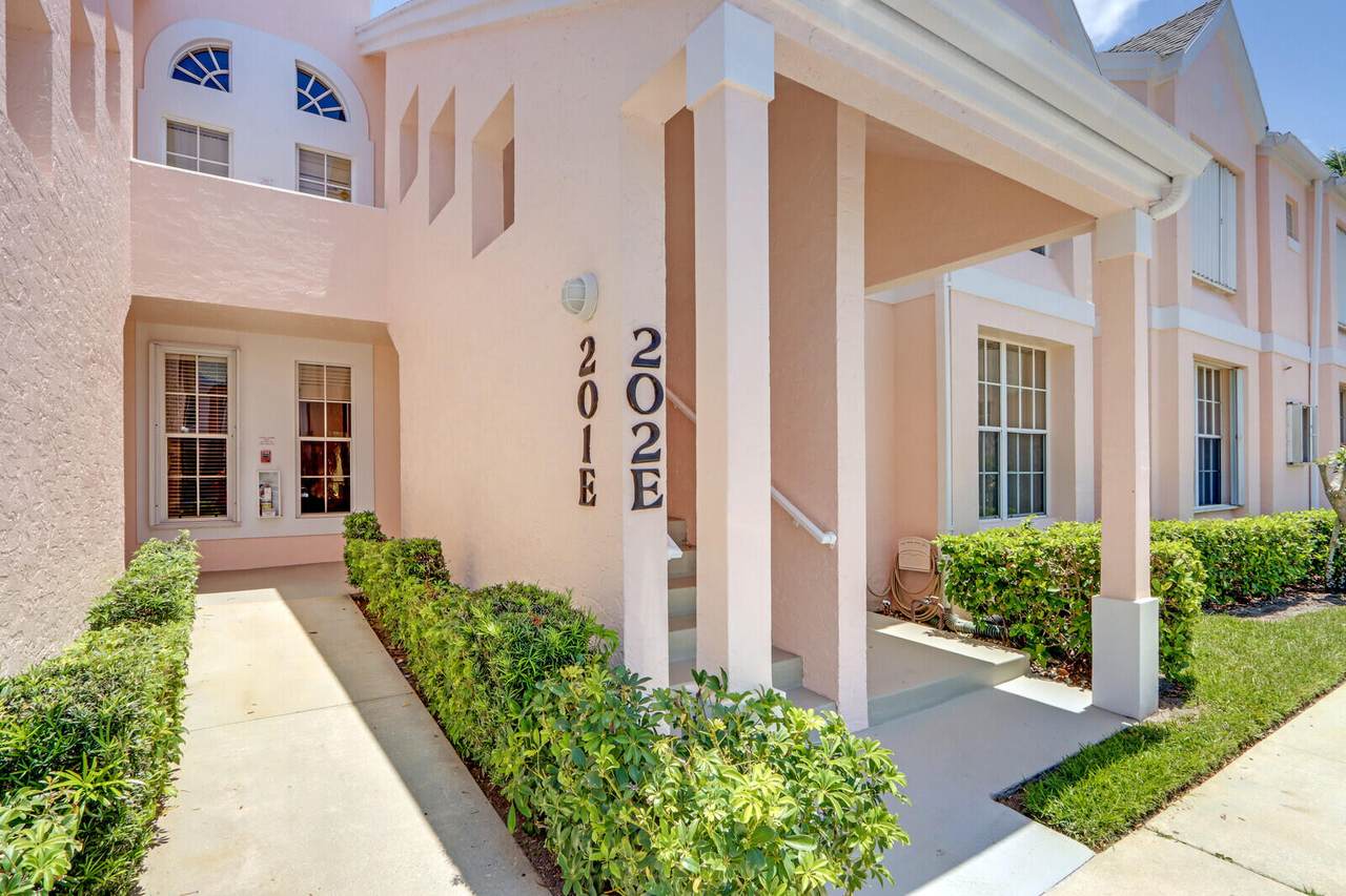 201 Muirfield Court - Photo 1