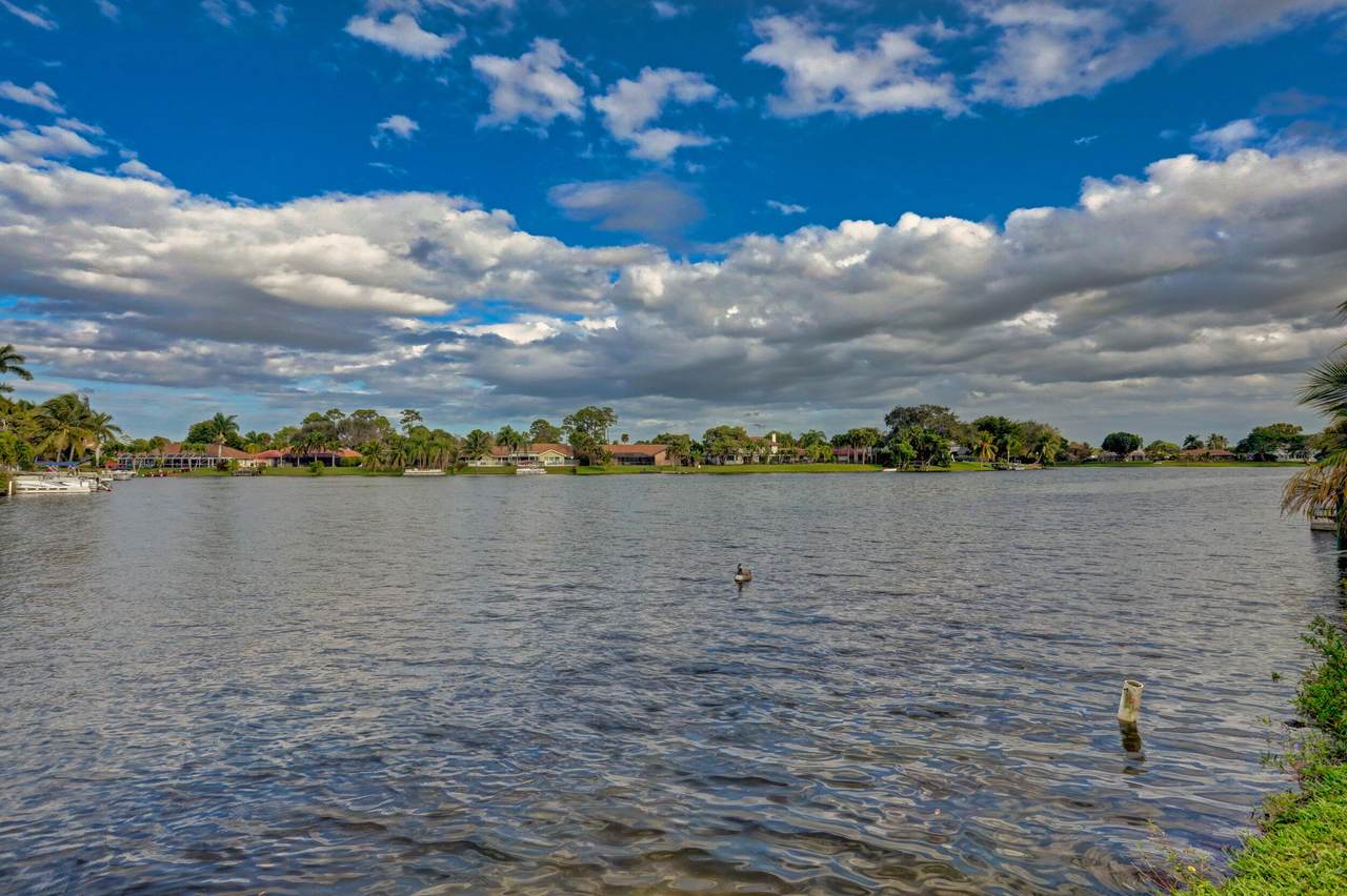 1040 Lake Breeze Drive - Photo 1