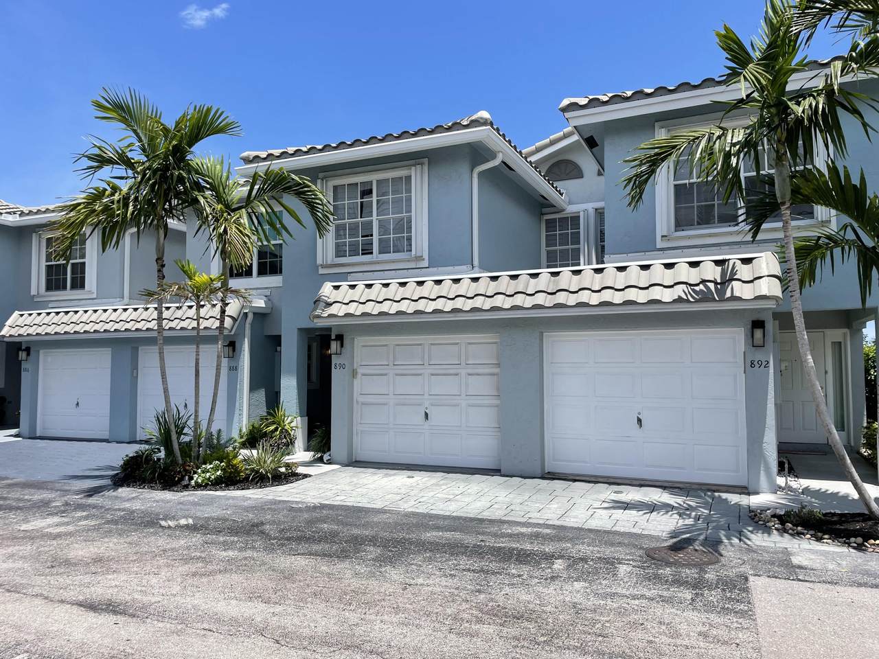 890 Jeffery Street - Photo 1