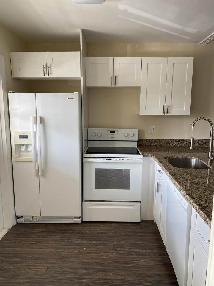 2213 1st Court - Photo 1