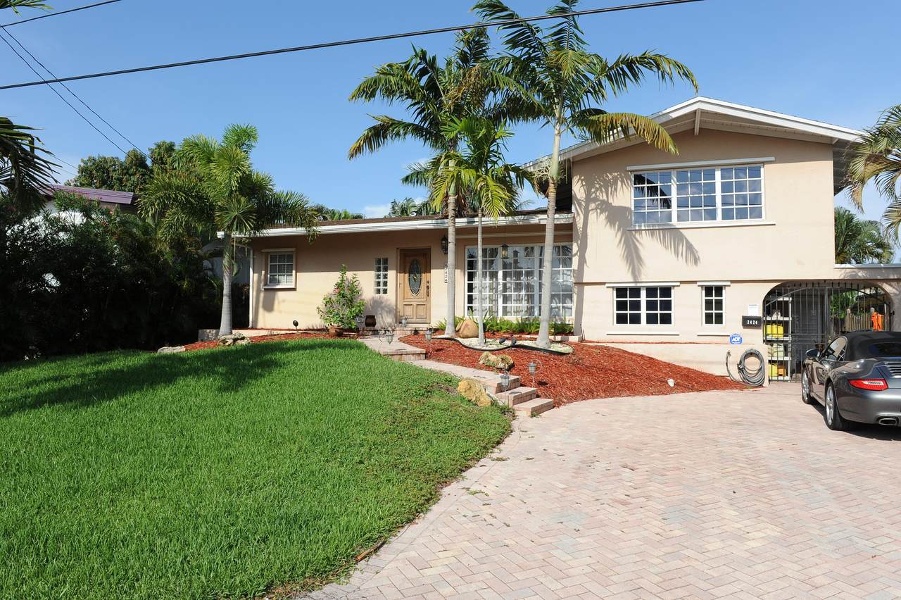 2424 Sugar Loaf Lane - Photo 1