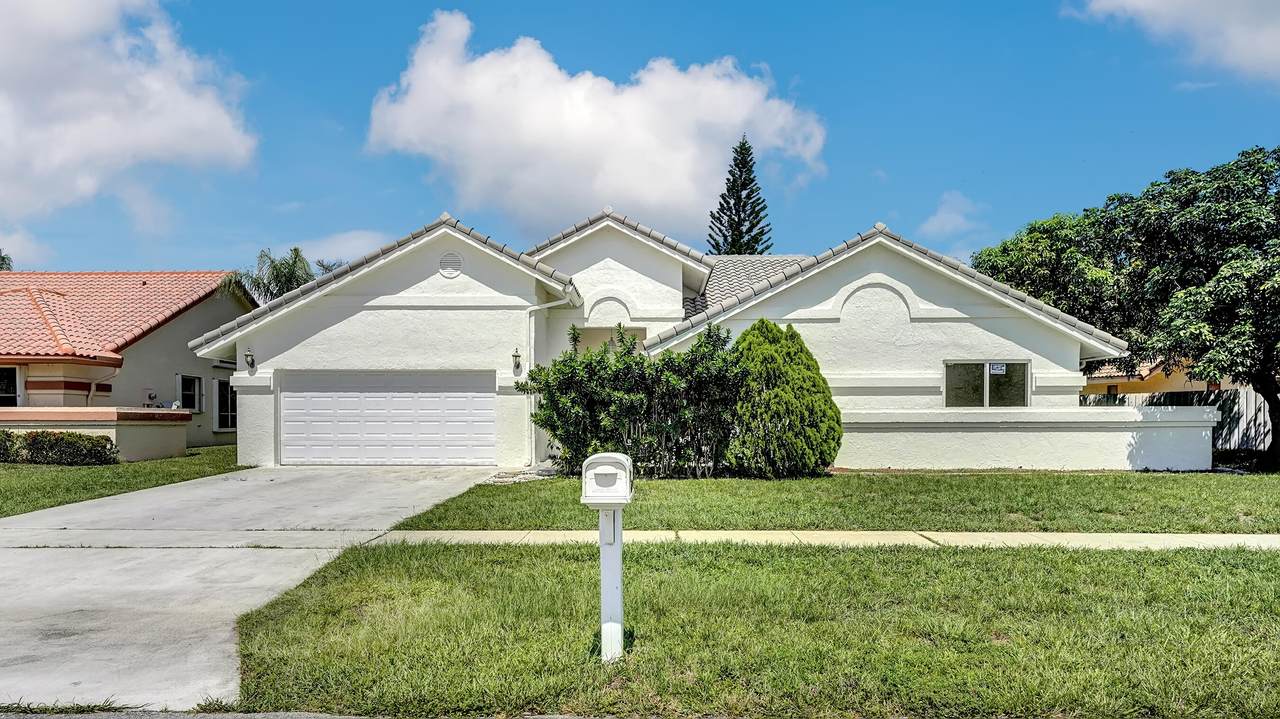 9816 Sun Pointe Drive - Photo 1