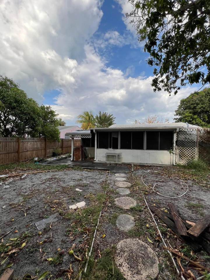 1005 N Street - Photo 1