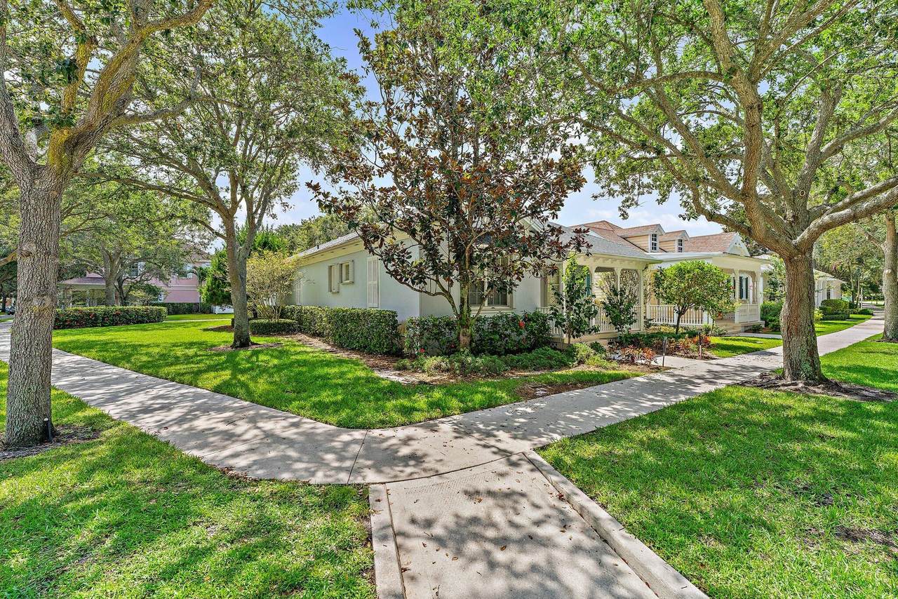 301 Newhaven Boulevard - Photo 1