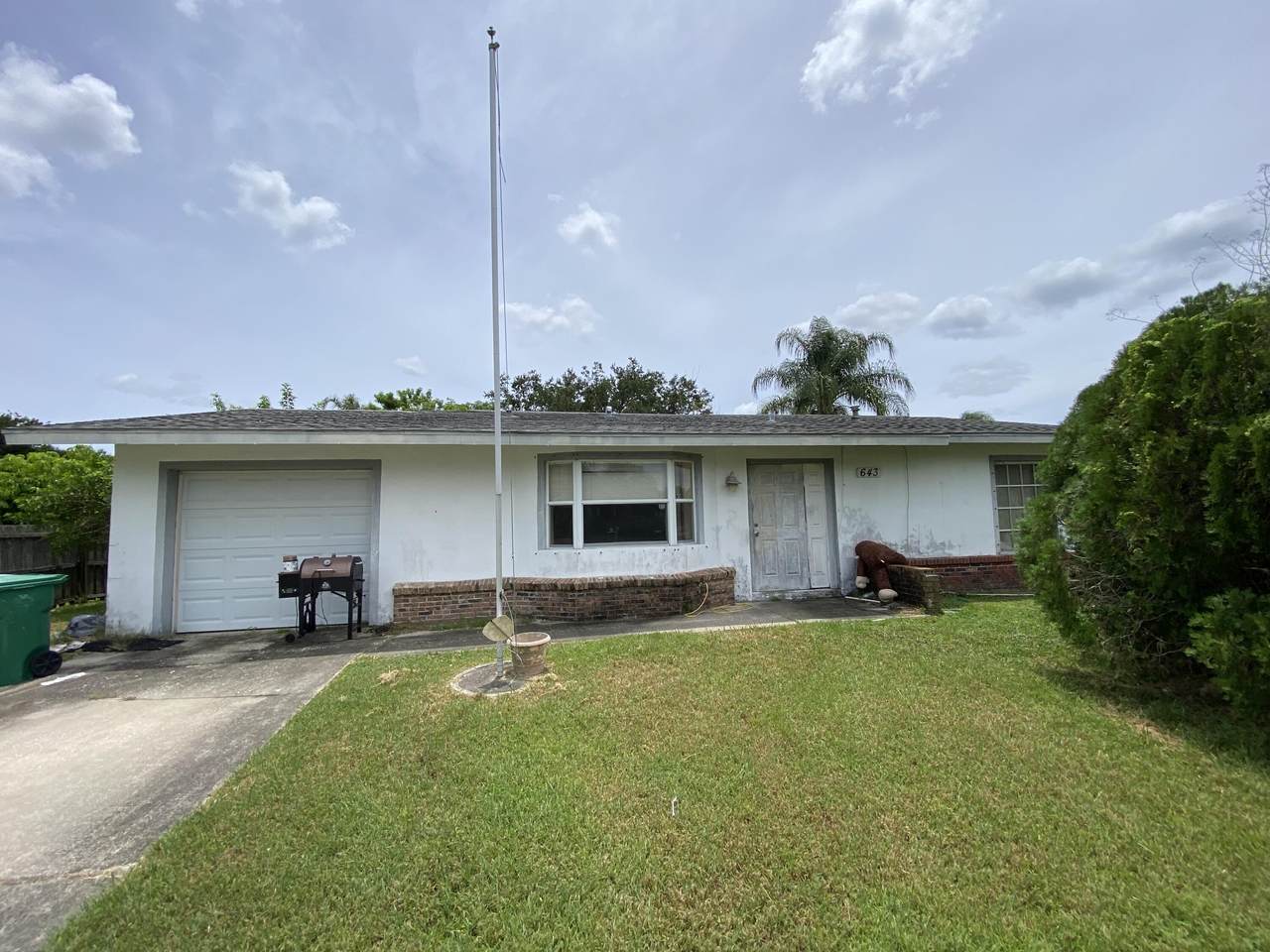 643 Ivanhoe Drive - Photo 1
