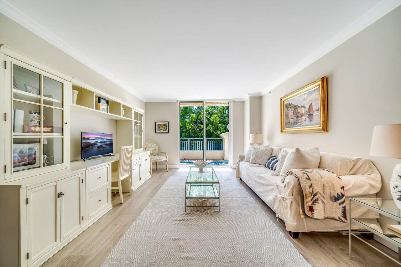 99 Mizner Boulevard - Photo 1