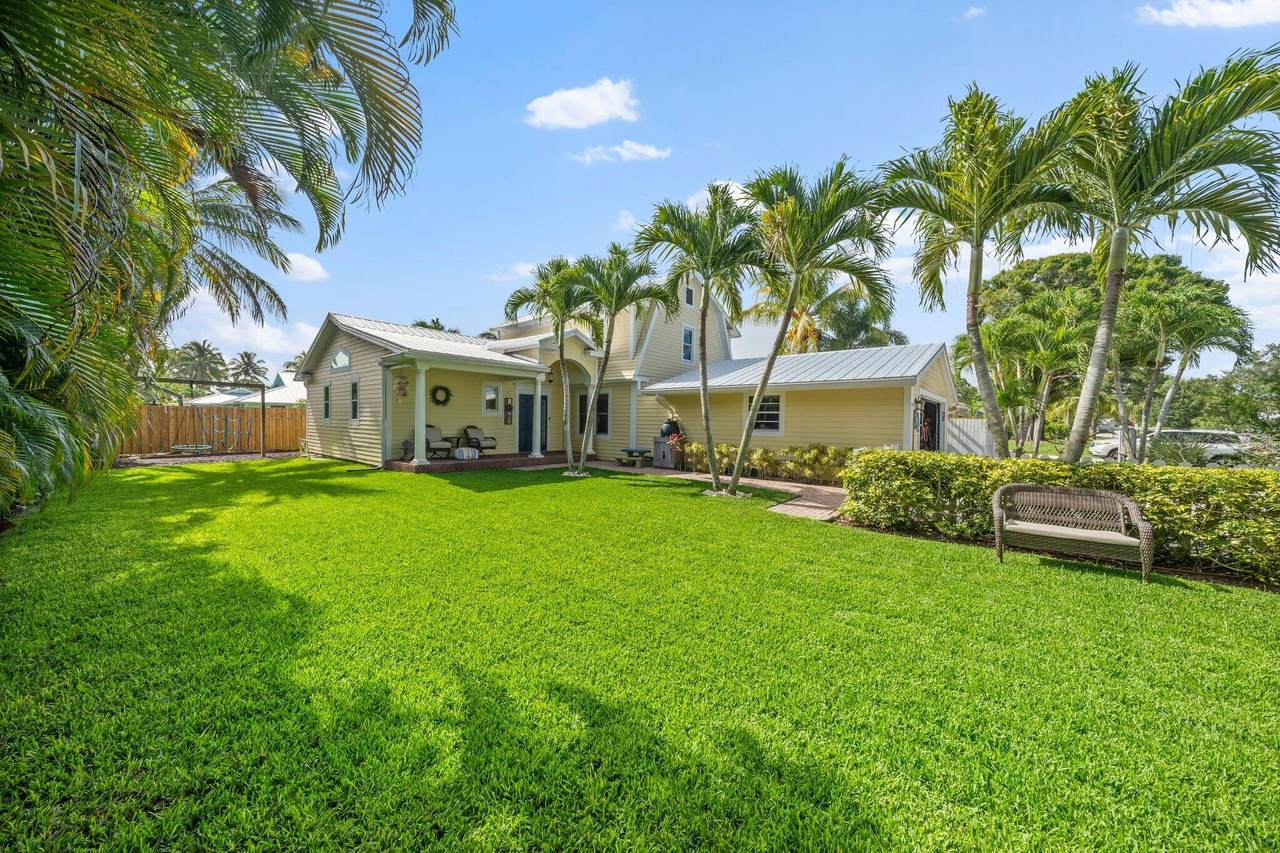 715 Warren Drive - Photo 1