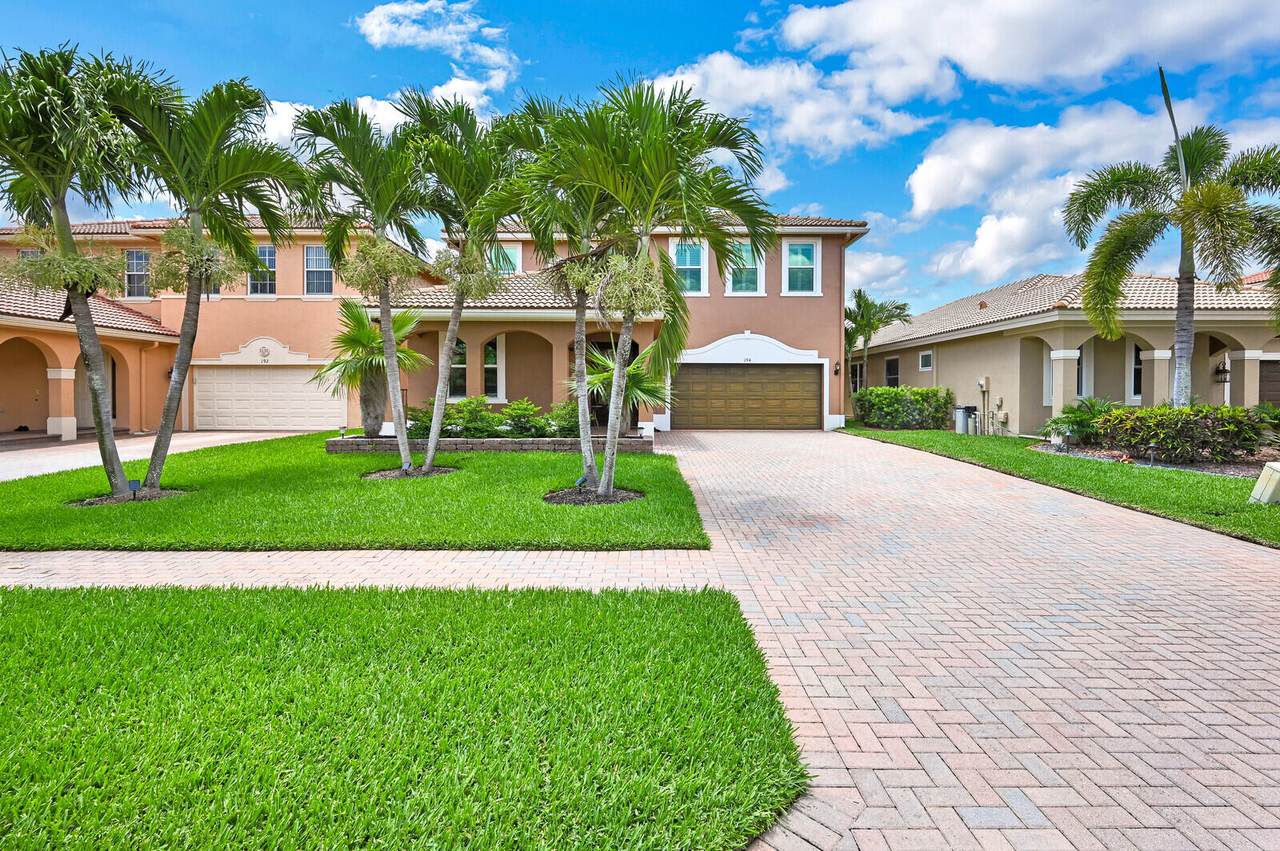 194 Catania Way - Photo 1