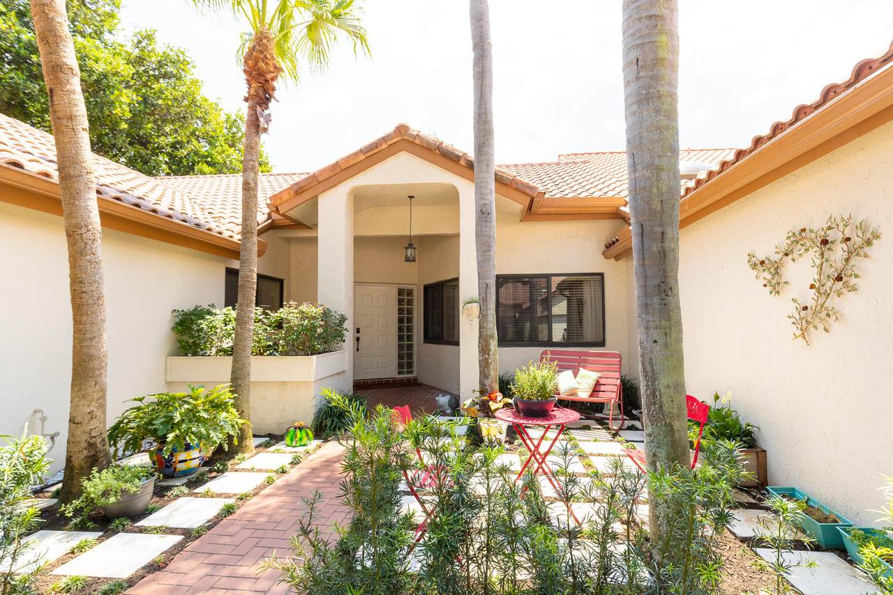 23385 Water Circle - Photo 1