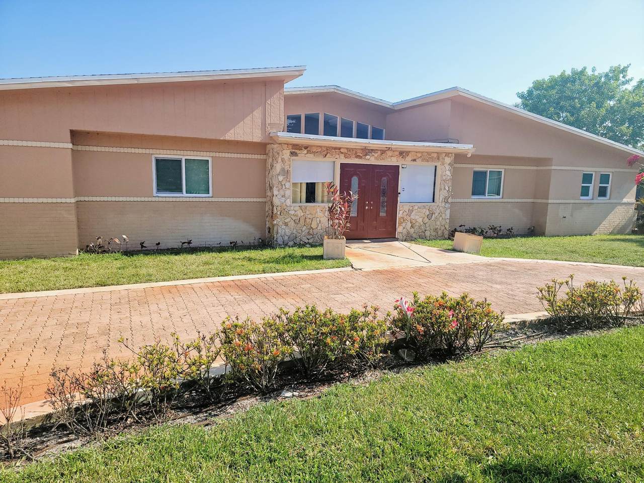 118 Meadowlark Drive - Photo 1