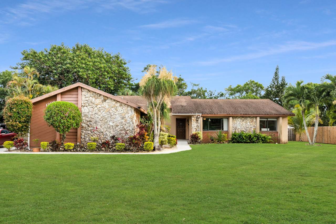 12118 Old Country Road - Photo 1