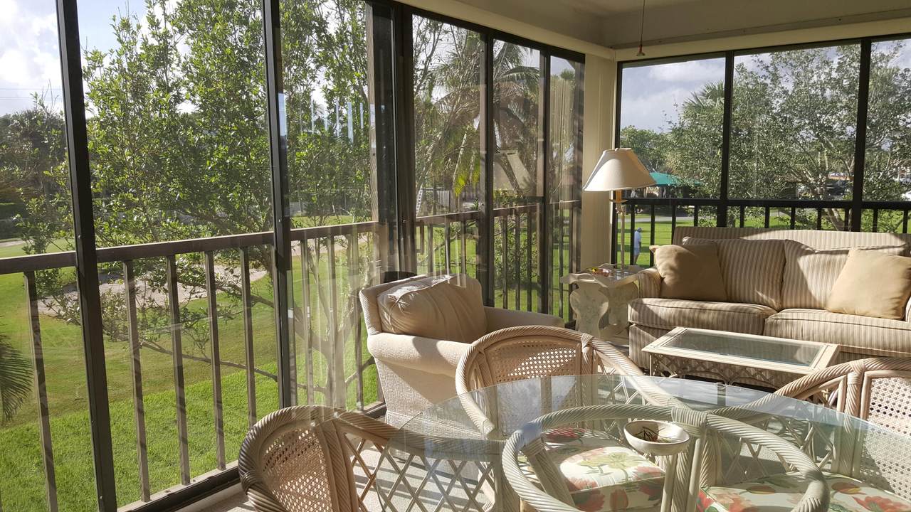 702 Clubhouse Circle - Photo 1
