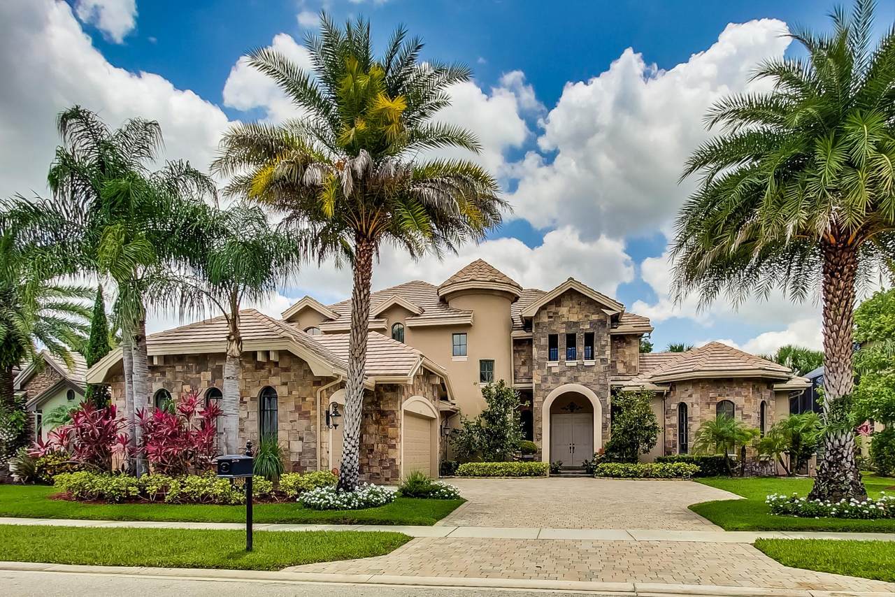 10682 Versailles Boulevard - Photo 1