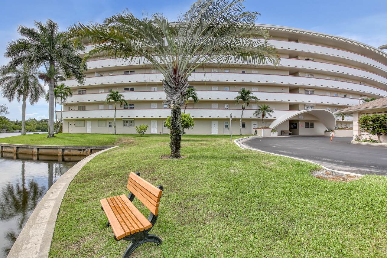 1423 Hillsboro Boulevard - Photo 1