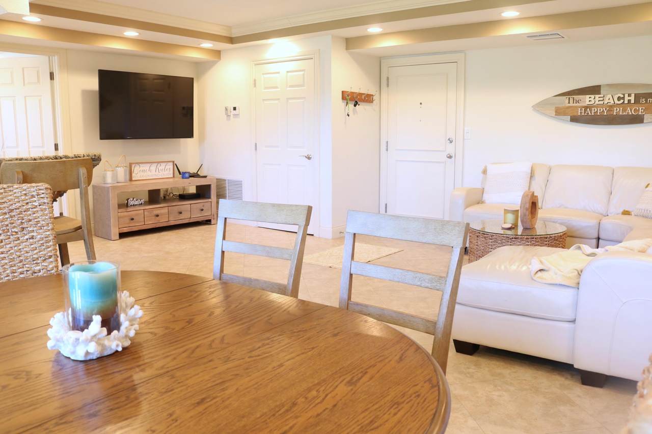 1238 Hillsboro Mile - Photo 1