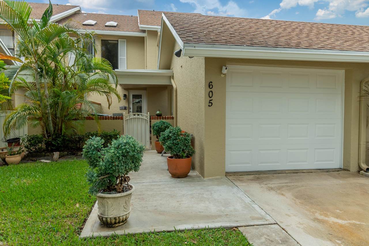 605 Maplewood Drive - Photo 1