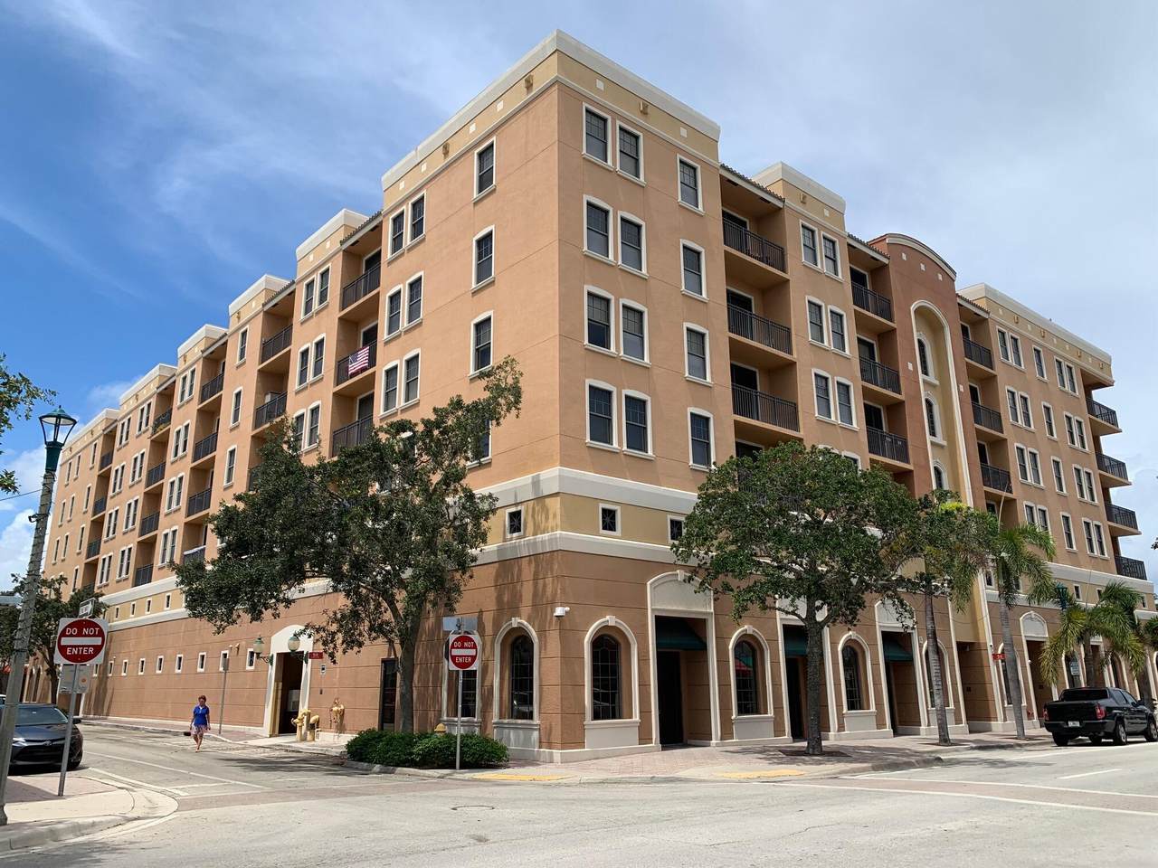 511 Lucerne Avenue - Photo 1