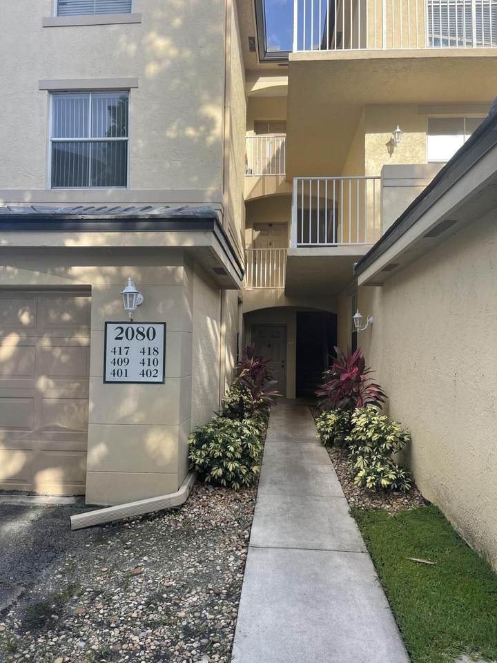 2080 Greenview Shores Boulevard - Photo 1
