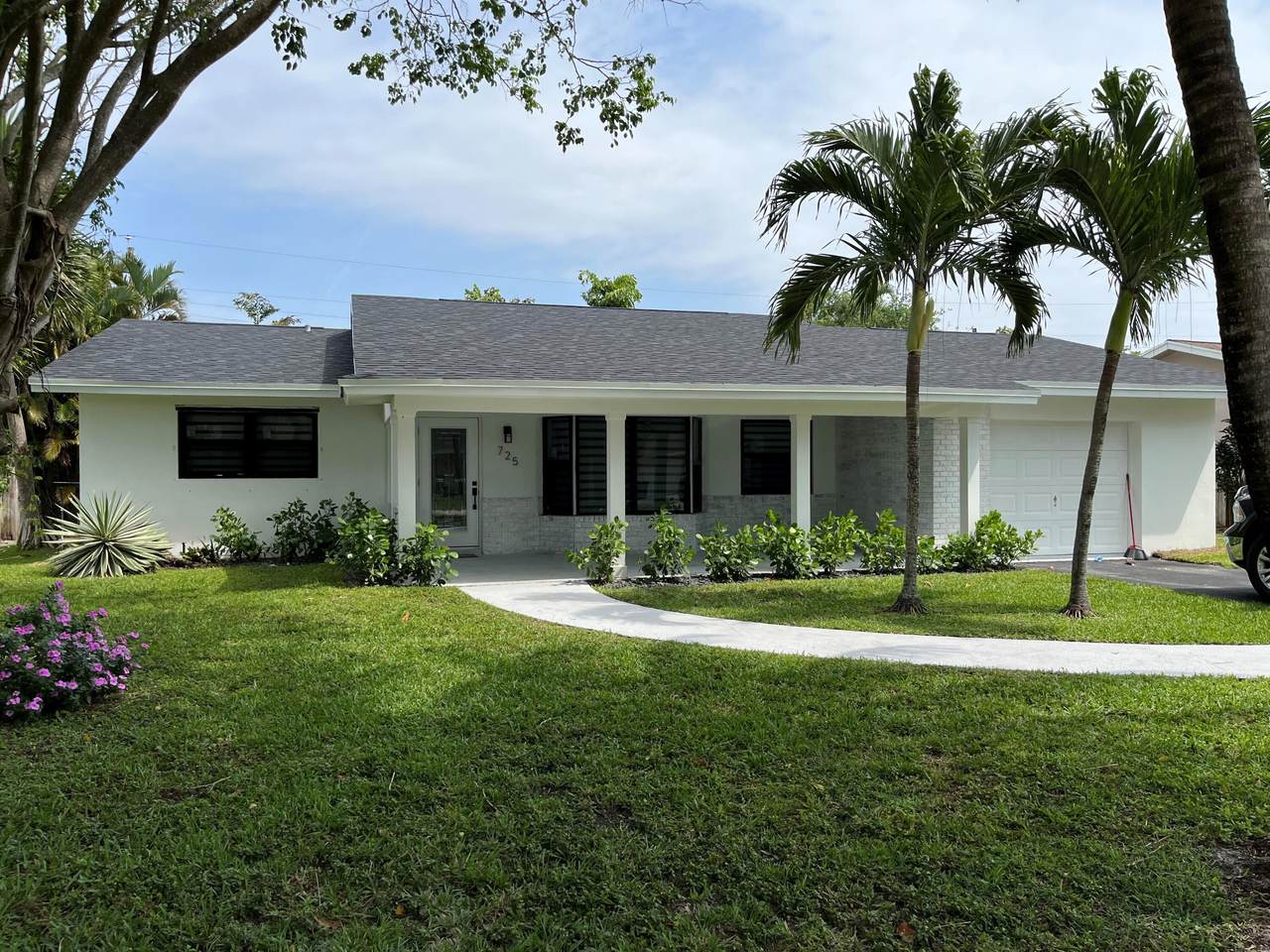 725 Heron Drive - Photo 1