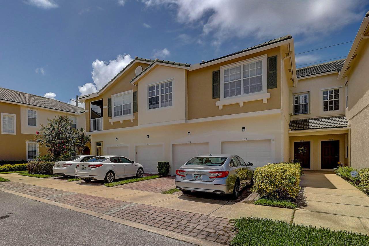 1561 Wilshire Place - Photo 1