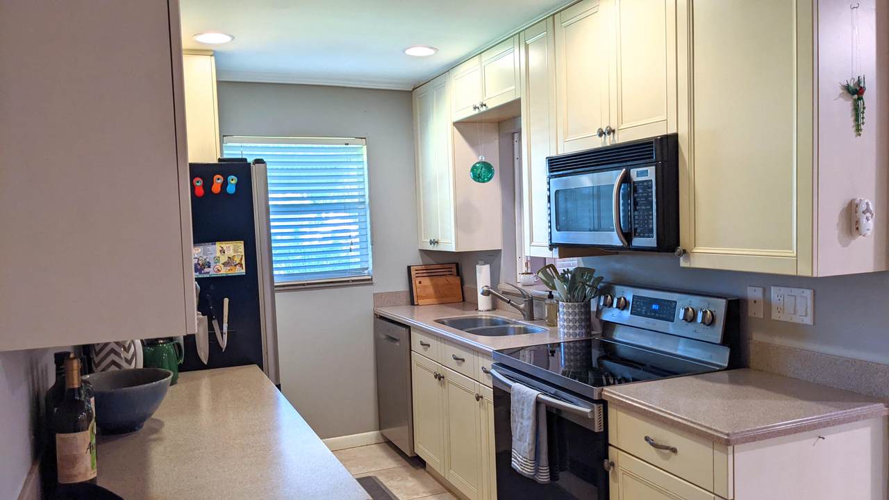 1024 Oakridge Circle - Photo 1