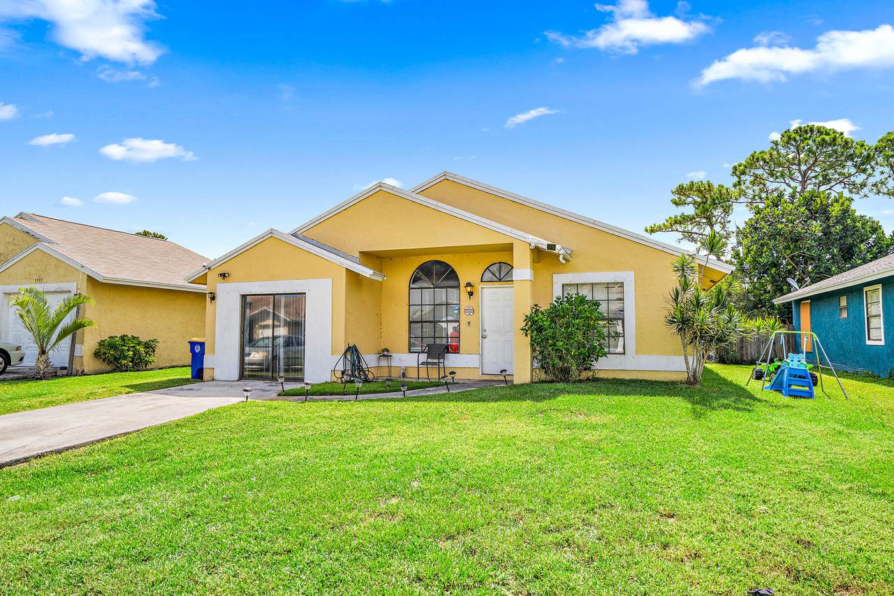 5605 Collins Avenue - Photo 1