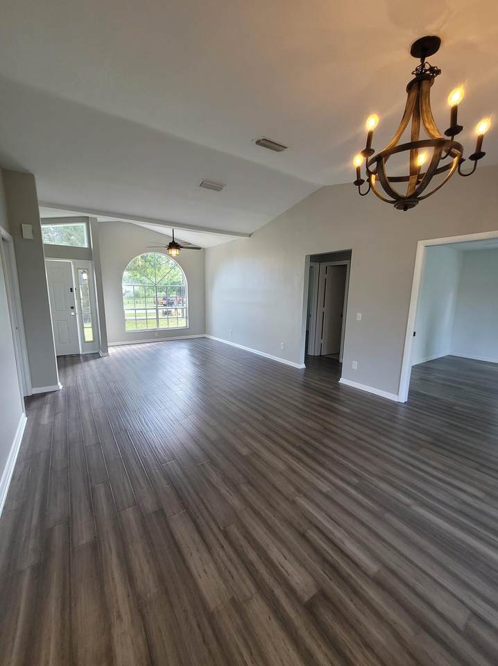 221 Tulip Boulevard - Photo 1
