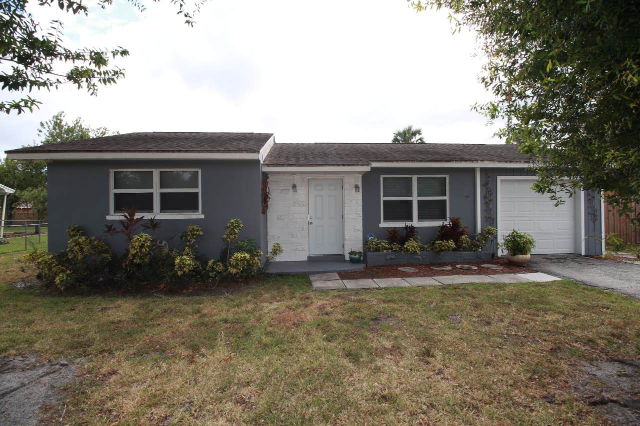 300 Holly Drive - Photo 1
