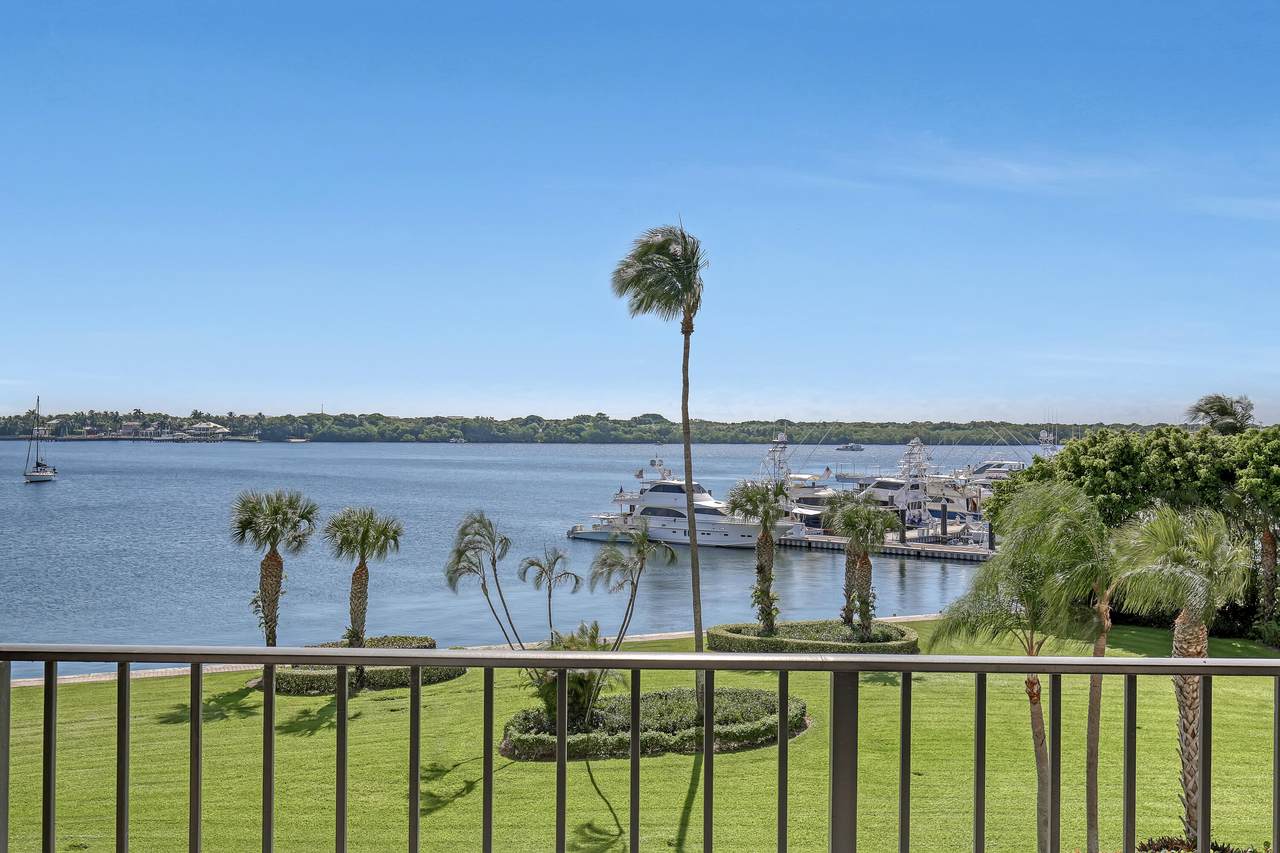 124 Lakeshore Drive - Photo 1