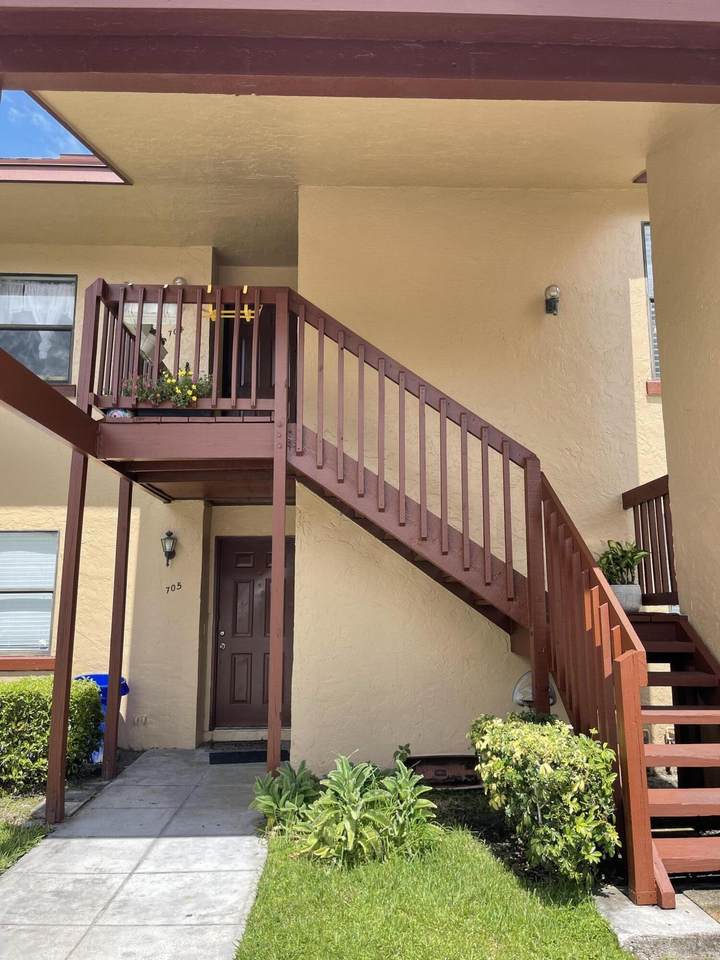 704 Lakeview Drive - Photo 1