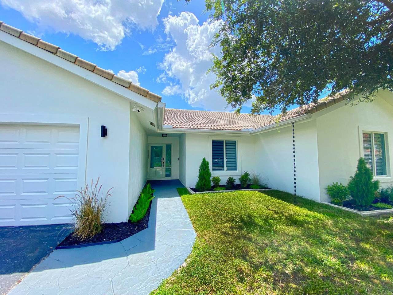 585 113th Terrace - Photo 1