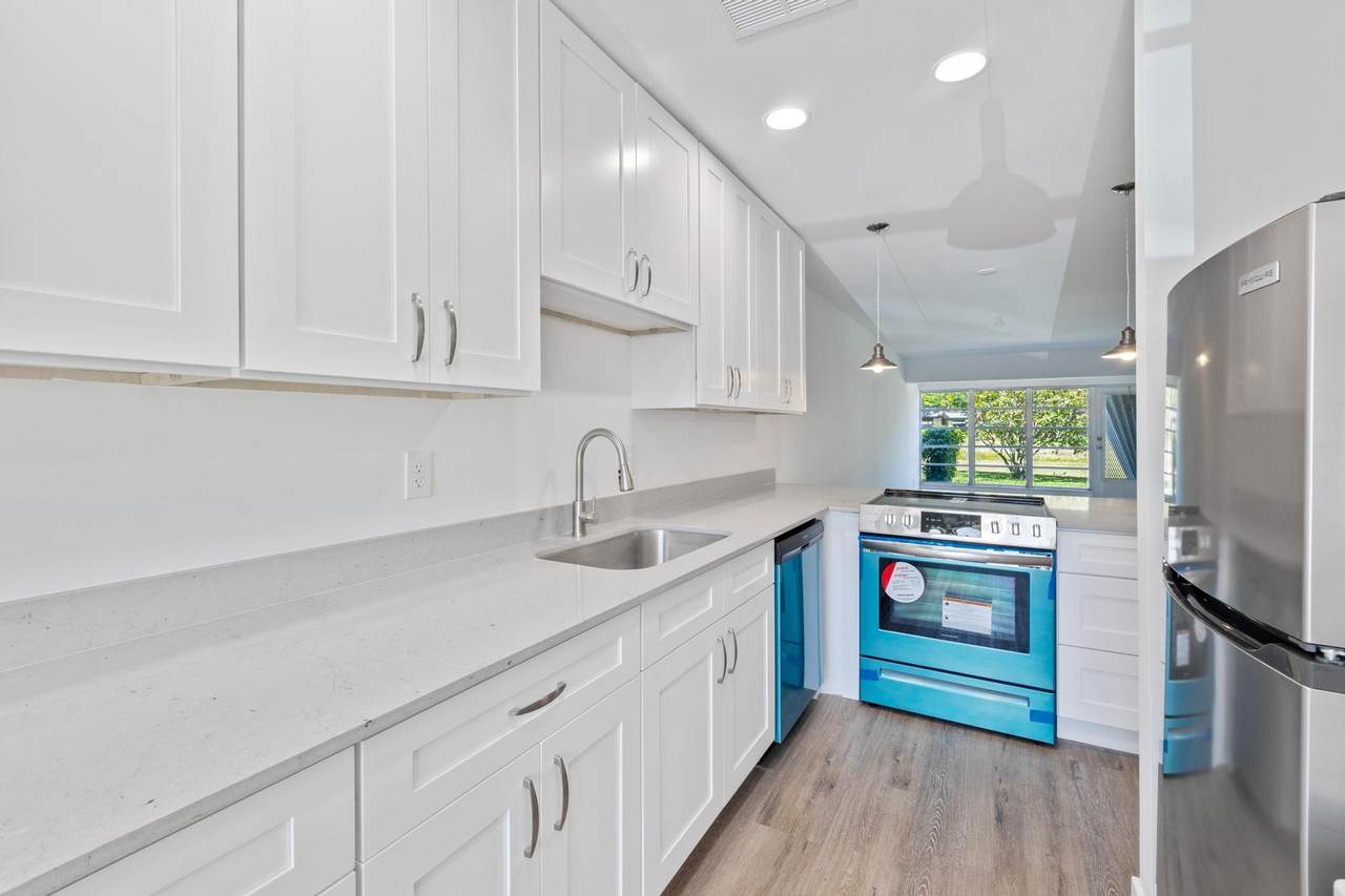 1040 Citrus Way - Photo 1