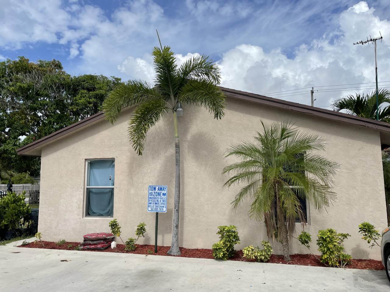 929 Pine Street - Photo 1