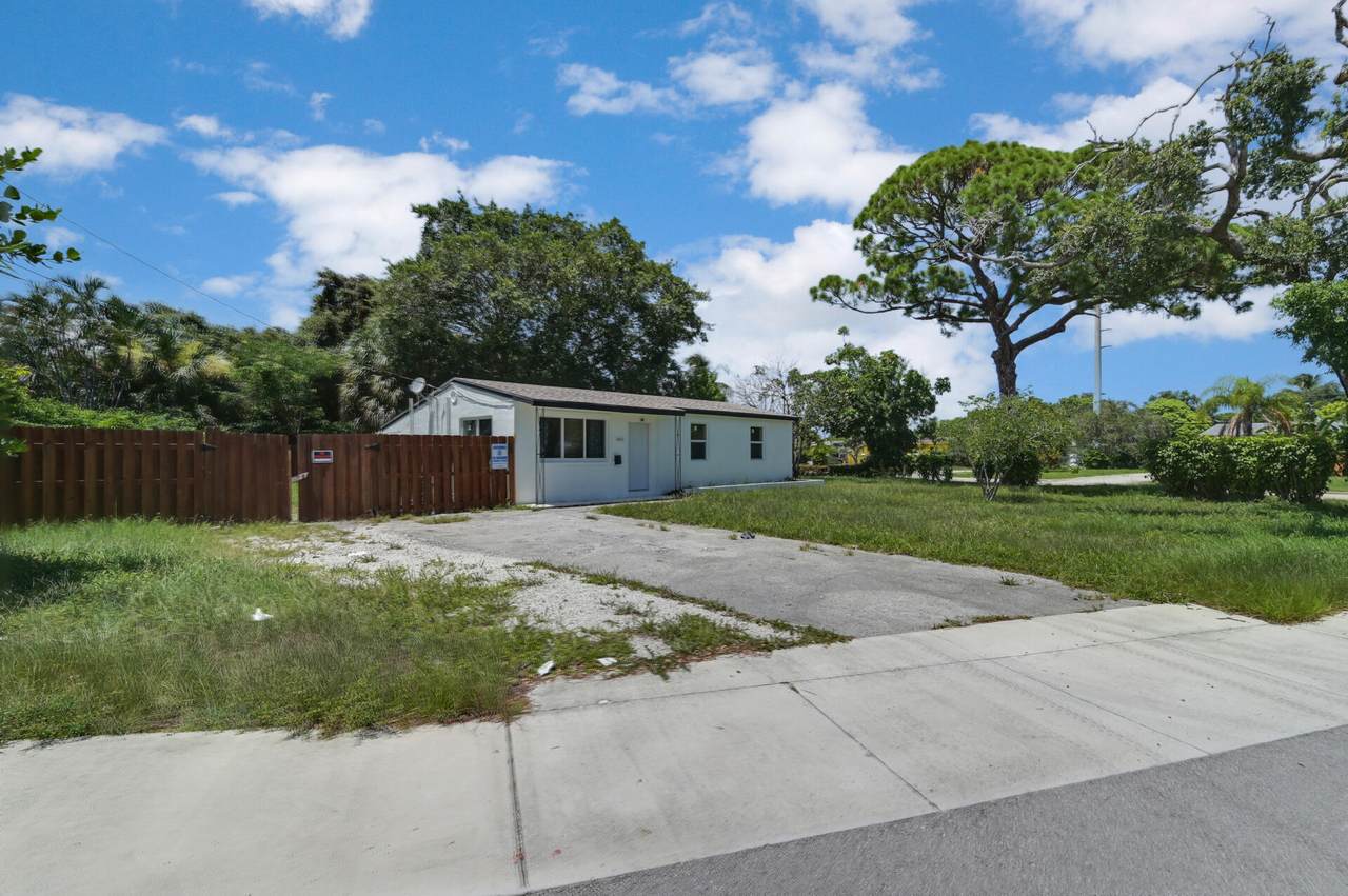 3401 Avenue F - Photo 1