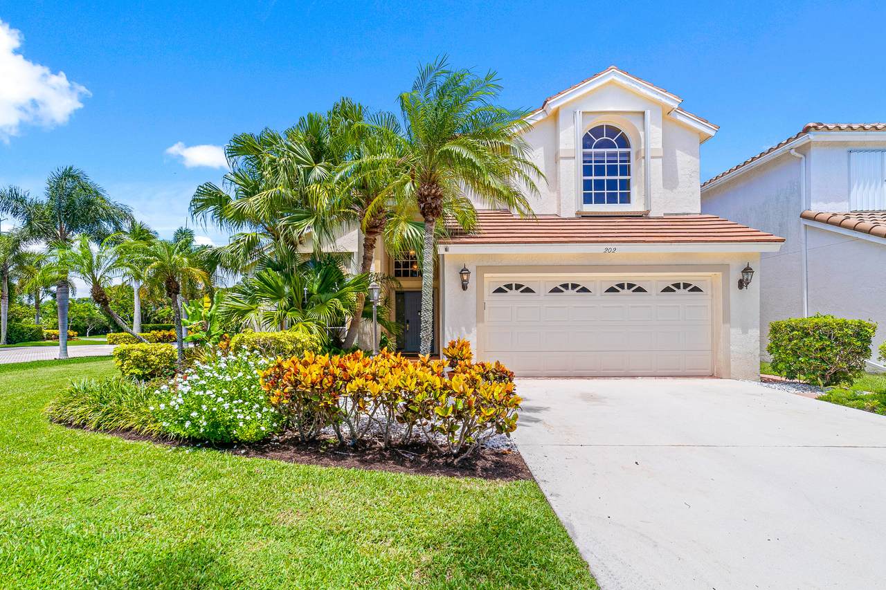 202 Pennock Trace Drive - Photo 1