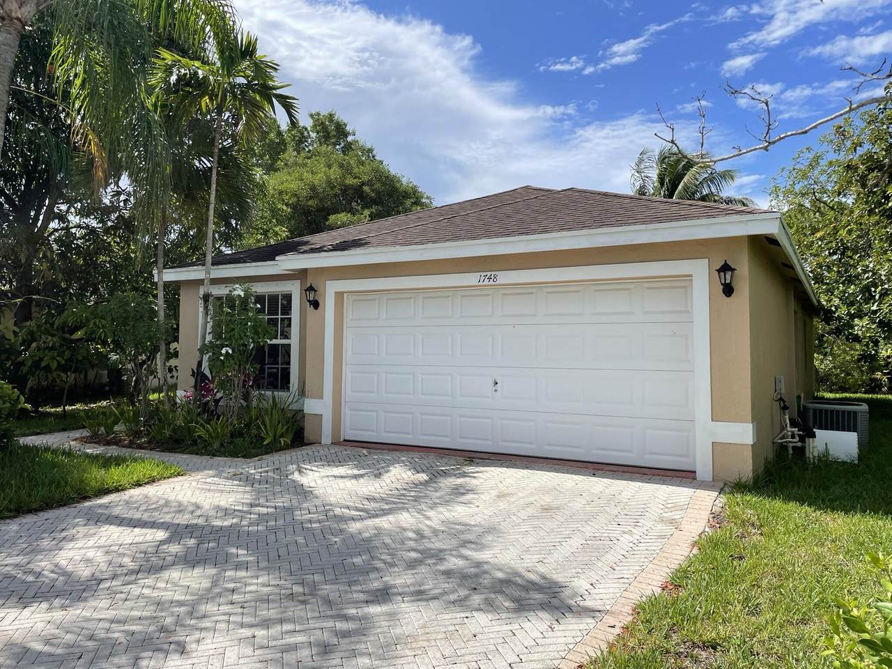 1748 Sawgrass Circle - Photo 1