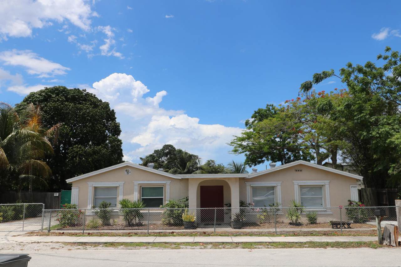 2909 Genessee Avenue - Photo 1