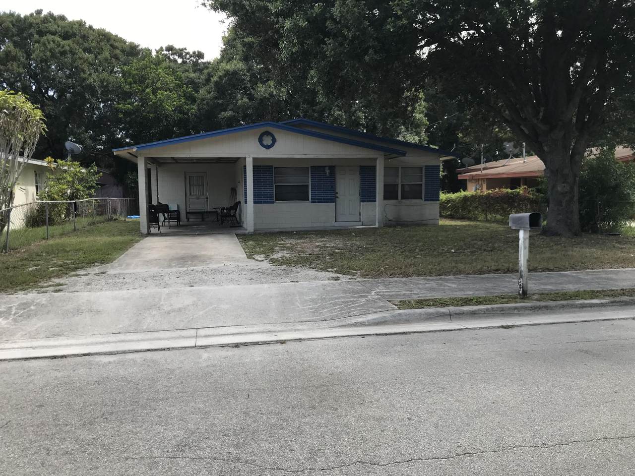 2707 Ave E - Photo 1