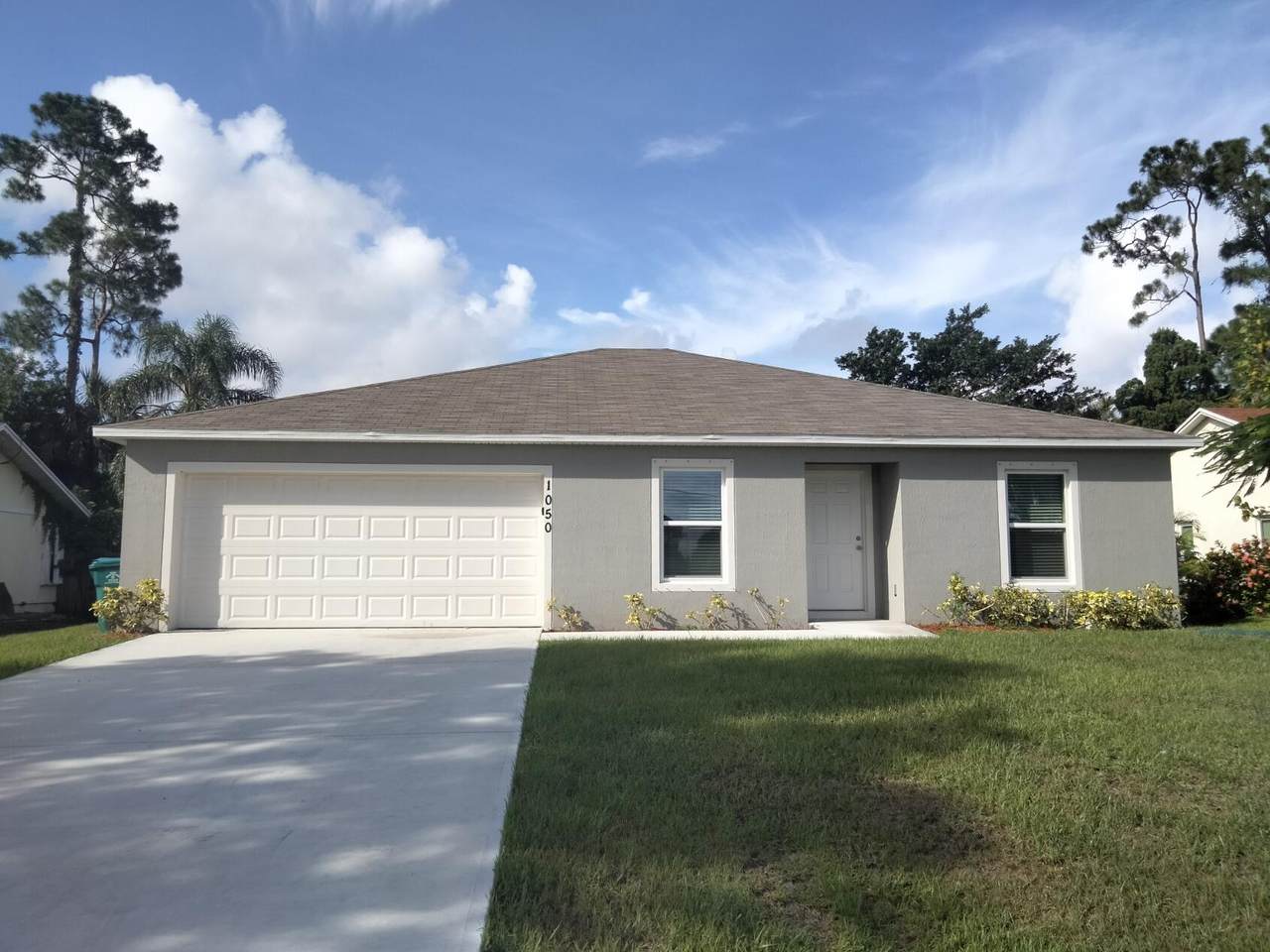 1050 Abingdon Avenue - Photo 1