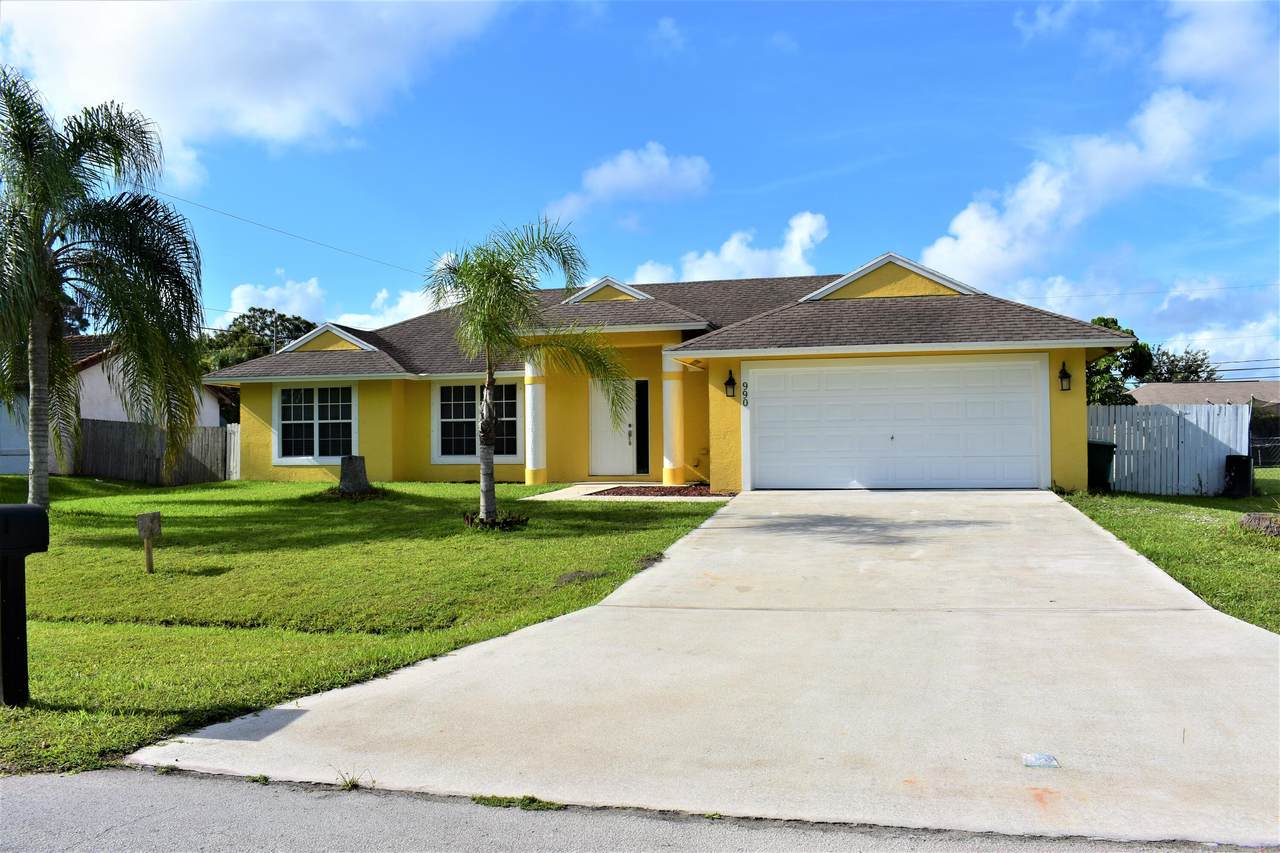 990 Versailles Avenue - Photo 1