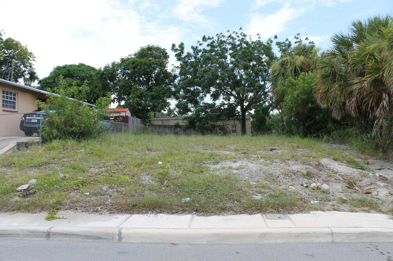1124 25th Street - Photo 1