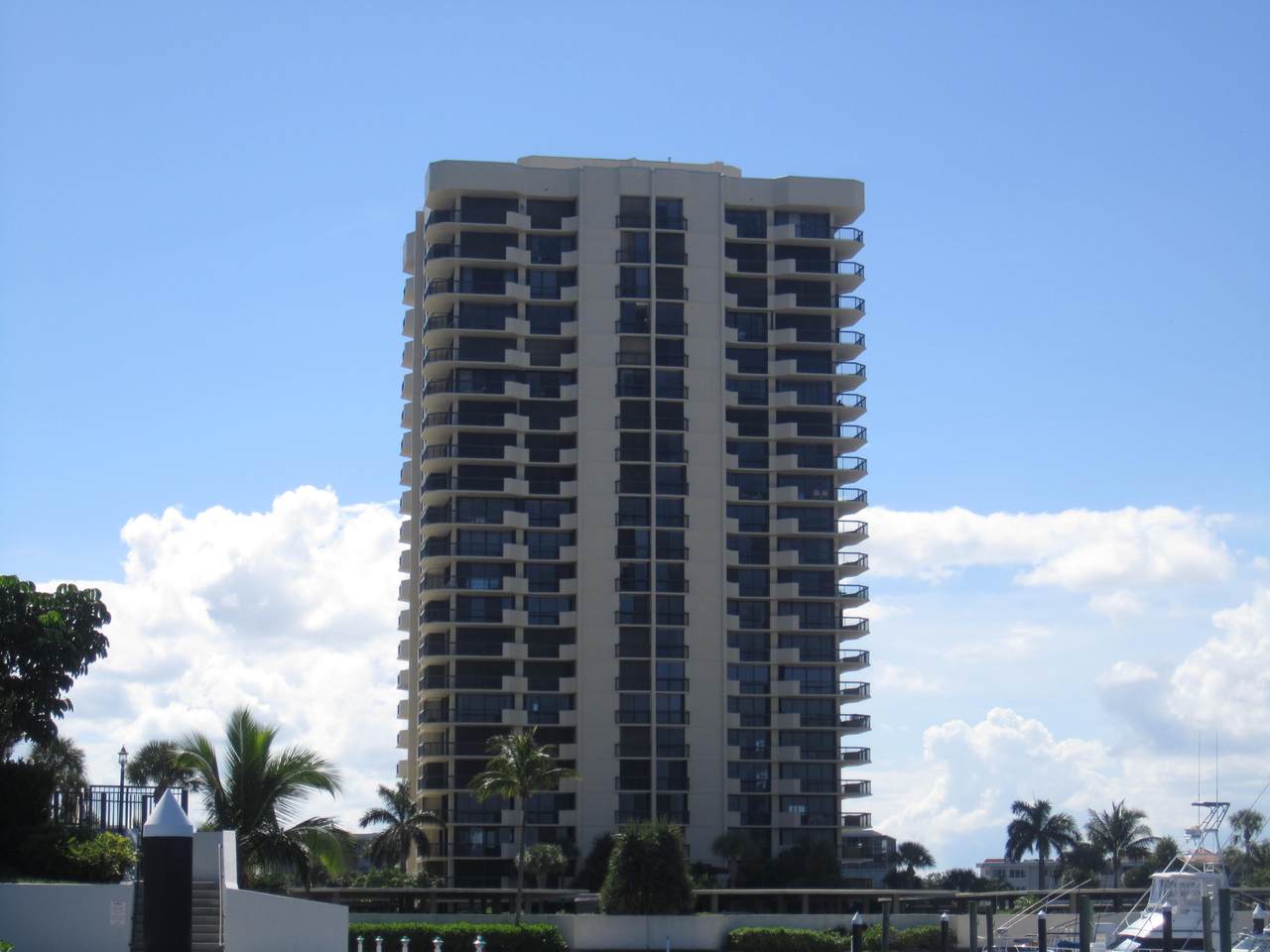 115 Lakeshore Drive - Photo 1