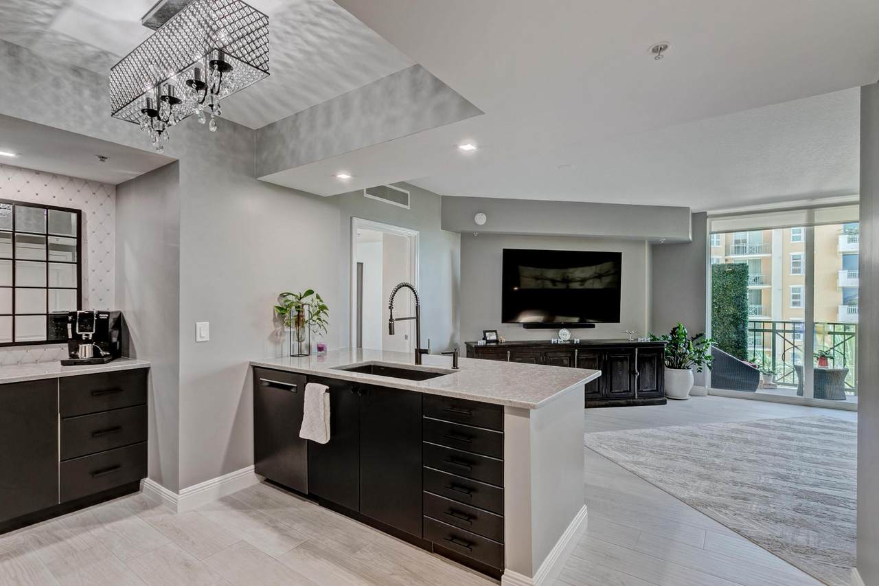 403 Sapodilla Avenue - Photo 1