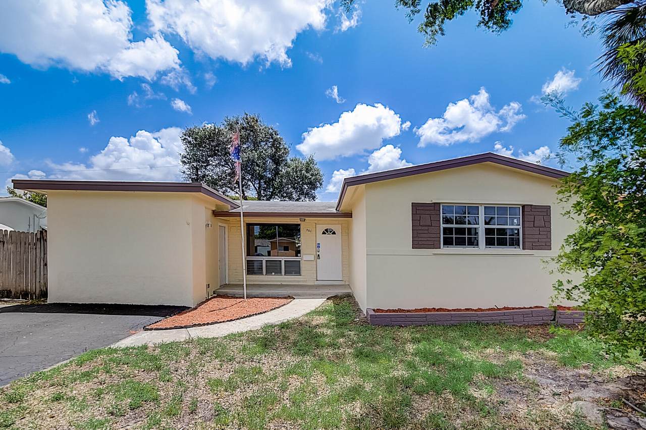 701 69th Way - Photo 1