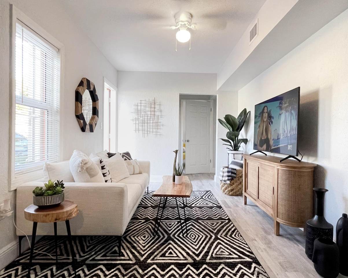 401 F Street - Photo 1