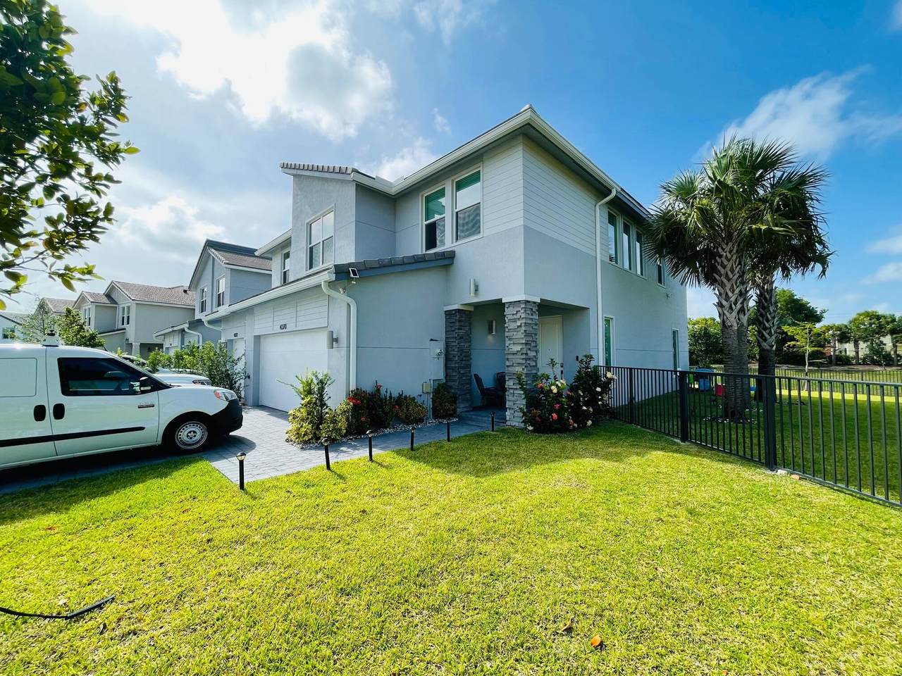4370 Veleiros Avenue - Photo 1